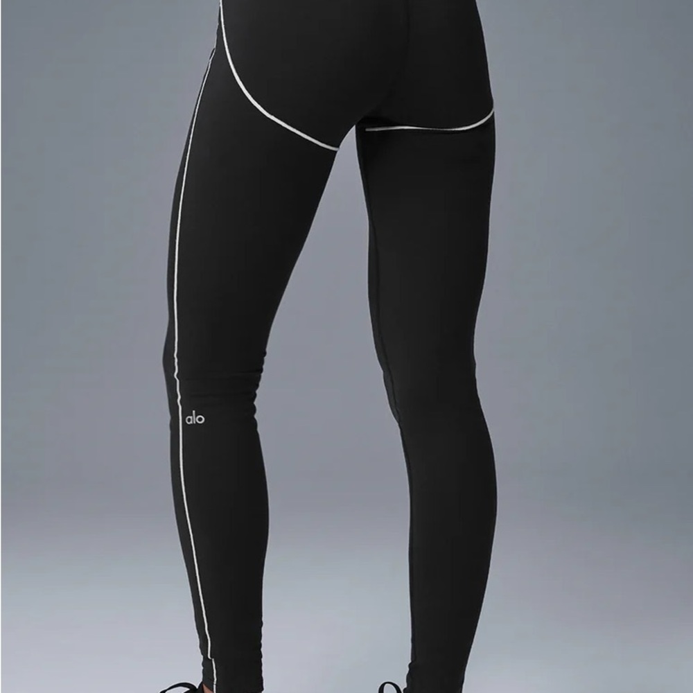 Alo Airbrush High-Waist Heart Throb Legging - Picture 3 of 5